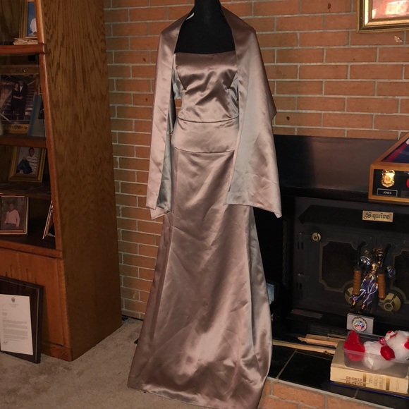 Nicole Miller Dresses & Skirts - 🥂NICOLE MILLER🥂SATIN STRAPLESS GOWN WITH WRAP🥂